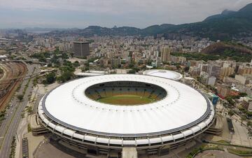 Estadio mítico del mundo del fútbol. Sede de dos finales de Mundial, 1950 con el célebre Maracanazo y 2014.
Capacidad para 75.000 espectadores.
Ha albergado además finales de Copa América, Copa Confederaciones, y final de fútbol en los JJ.OO. de Río 2016.