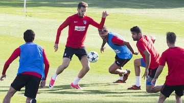 Los jugadores del Atl&eacute;tico durante un entrenamiento. 