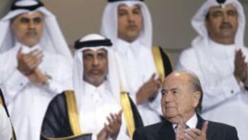 Blatter, presidente de la FIFA, es partidario de jugar en invierno