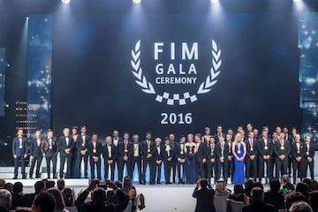 Foto de familia al final de la gala FIM.