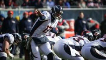 Brock Osweiler dirige a su ataque contra los Chicago Bears.