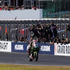 Bautista estrena título con un quinto en la victoria de Rea