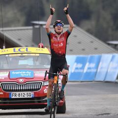 Richie Porte asciende al liderato en la victoria de Padun