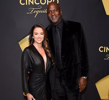 La gran leyenda del baloncesto, Michael Jordan, cayó rendido ante Yvette Prieto, una hermosa modelo cubana con la que lleva casi siete años de matrimonio.