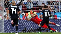 Messi lanza un penalti durante el Mundial de Rusia.