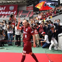 Las mejores imágenes de la presentación de Iniesta en Japón