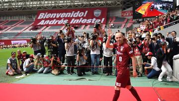 Spanish midfielder Andres Iniesta salutes fans as he enters the pitch of Noevir Stadium, the home stadium for the Vissel Kobe football team, in Kobe on May 26, 2018.
Barcelona legend Andres Iniesta on May 26 made his first appearance at Vissel Kobe since