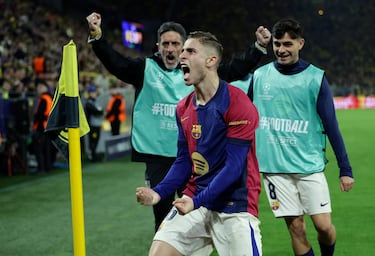 DORTMUND (Germany), 15/04/2025.- Fermin Lopez of Barcelona celebrates the 2-1 goal during the UEFA Champions League quarter-finals, 2nd leg soccer match between Borussia Dortmund and FC Barcelona, in Dortmund, Germany, 15 April 2025. (Liga de Campeones, Alemania) EFE/EPA/CHRISTOPHER NEUNDORF
