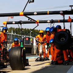 Otro 'pit stop' lamentable de McLaren arruinó el día a Sainz