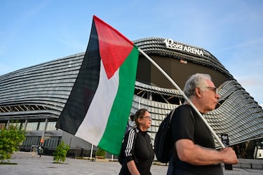 Manifestación en los alrededores del Roig Arena en favor de Palestina. Valencia y Hapoel Tel Aviv juegan el partido de la Eurolegaue de basket a puerta cerrada.