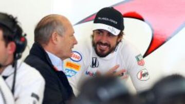 Alonso con Ron Dennis, piloto y m&aacute;ximo dirigente de McLaren.