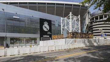 Estado del exterior del Estadio Santiago Bernabéu durante las obras del remodelación.   