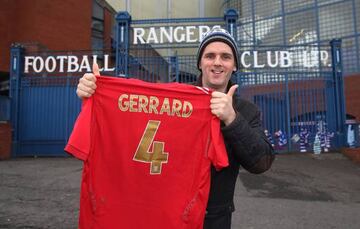 Rangers fan Derek Devine waits for the unveiling of Steven Gerrard as the new manager of Rangers football Club at Ibrox Stadium on May 4, 2018 in Glasgow, Scotland.