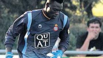 <b>SEGURO. </b>A excepción de una jugada en el minuto 12, Kameni salvó a su equipo de recibir un tanto.