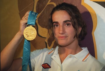 Gracias al oro olímpico que consiguió en la categoría -57 kilos, la judoca se alzó con la triple corona, ya que previamente había conseguido el europeo y el mundial. Tan solo necesitó cuatro minutos para vencer a la cubana Driulis González. Este oro, junto con el bronce que consiguió en Atlanta 1996, le hicieron ser la abanderada del equipo español en Atenas 2004, siendo así la segunda mujer en serlo, después de la Infanta Cristina de Borbón. 