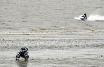 Muchos aficionados al motocross no quisieron perderse esta embarrada carrera de resistencia de tres horas en el suroeste de Inglaterra.