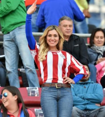 Modelo paraguaya apoyó a su selección.