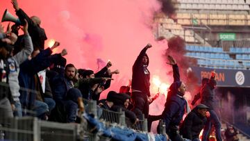 Montpellier's supporters react during the French L1 football match between Montpellier Herault SC and FC Nantes at Stade de la Mosson in Montpellier, southern France on January 15, 2023. (Photo by Pascal GUYOT / AFP)