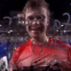 Gana un partido que no tenía previsto y acaba pidiendo perdón a Nadal en la cámara