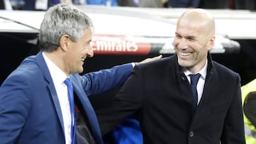Setién y Zidane, saludándose.