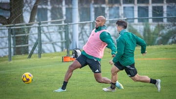 Naldo, central del Racing de Ferrol, durante un entrenamiento.