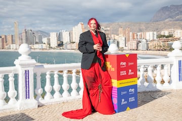 Compositora, productora madrile?a y enamorada de la innovacin y la fusin de gneros. Formada en teatro musical. Su cancin ser 'La pena', "una cosa por la que mucha gente a la que le gustan los chicos y chiques pasan".