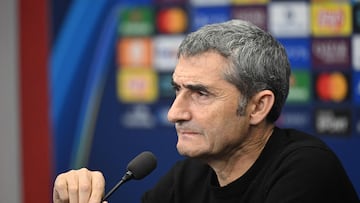 Athletic Bilbao's Spanish coach Ernesto Valverde addresses a press conference in Prague, Czech Republic on November 24, 2025, on the eve of the UEFA Champions League football match between Slavia Prague and Athletic Bilbao. (Photo by Michal Cizek / AFP)