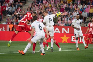 Castellanos cabecea el primer gol del Girona en el espacio que ataca entre Kroos y Nacho.