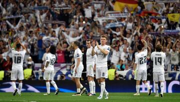 La afición ve posible la carambola que necesita el Madrid en la última jornada: ganar en Riazor y que el Barça se dé un batacazo en Los Cármenes.