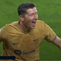 ¡Superhéroe Lewandowski! El gol del polaco en el 93′ que da vida al Barça