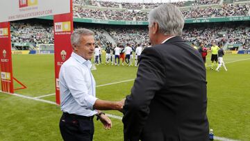 30/10/21 PARTIDO PRIMERA DIVISION FUTBOL
ELCHE REAL MADRID
SALUDO FRAN ESCRIBA CARLO ANCELOTTI