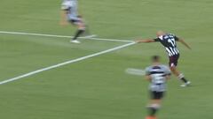 Es el golazo de la semana sin ninguna duda: tiene 37 años y su talento sigue valiendo oro