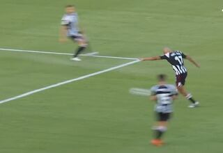 Es el golazo de la semana sin ninguna duda: tiene 37 años y su talento sigue valiendo oro