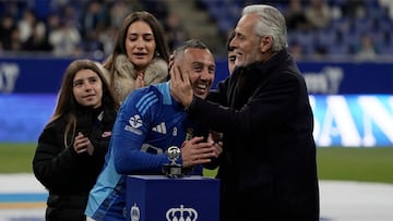 14/03/25 PARTIDO SEGUNDA DIVISION
REAL OVIEDO - ELCHE
CAZORLA CON EL MAXIMO ACCIONISTA JESUS MARTINEZ EN EL HOMENAJE