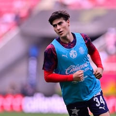 Posible alineación de Chivas ante Cruz Azul en los cuartos de final de ida Apertura 2025 de la Liga MX