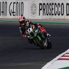 Rea no se achanta ni con susto y domina por delante de Melandri