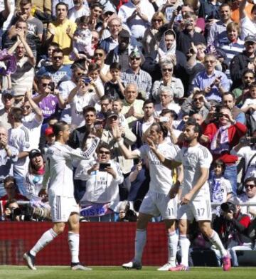 Los jugadores celebran el 1-0 de Bale. 