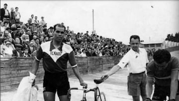 El ciclista Abdel-Kader Zaaf, durante su etapa como corredor del equipo Terrot.