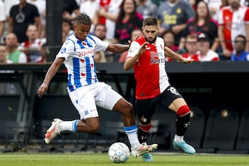 (L-R) SC Heerenveen Dutch defender #2 Denzel Hall and Feyenoord's Croatian midfielder #17 Luka Ivanusec of Feyenoordduring the Dutch Eredivisie match between Feyenoord and SC Heerenveen at Feyenoord Stadion de Kuip, in Rotterdam on September 16, 2023. (Photo by MAURICE VAN STEEN / ANP / AFP) / Netherlands OUT