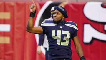 Dunlap revivió su campaña con seis capturas a mariscales de campo en ocho partidos con Seattle luego de sumar solo una con los Bengals al inicio de 2020.