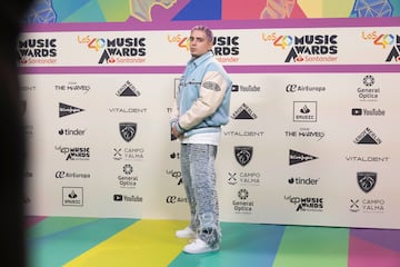 Francis posa en su llegada al photocall.
