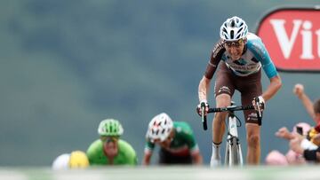 Bardet gana en Peyragudes y Aru arrebata el amarillo a Froome