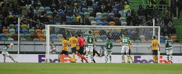 1-0. Fredy Montero marcó el primer gol.
