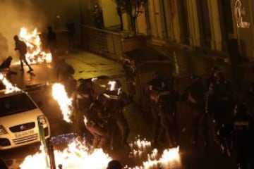 Graves disturbios entre la policía y los seguidores del Bastia.