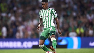 SEVILLE, SPAIN - AUGUST 17:  Junior Firpo of Real Betis Balompie in action during the La Liga match between Real Betis Balompie and Levante UD at Estadio Benito Villamarin on August 17, 2018 in Seville, Spain.  (Photo by Aitor Alcalde Colomer/Getty Images