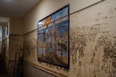 Un cuadro lleno de barro, a 6 de noviembre de 2024, en Paiporta, Valencia, Comunidad Valenciana (España).