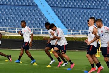 La Selección Colombia entrenó por primera vez en el Metropolitano para preparar el duelo ante Argentina. Activación física, movilidad y definición fueron los trabajos del equipo nacional 