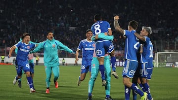 “Él jugaba básquetbol y yo lo metí en el fútbol... Ahora, todo el pueblo sigue sus partidos en la U”