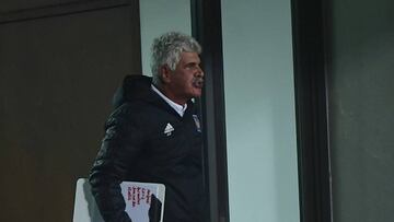 Al brasileño se le vio fumando desde el palco del Estadio Universitario durante el juego entre felinos y Cruz Azul