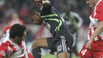 <b>SIN GOL.</b> Robinho, al igual que el resto de sus compañeros de ataque, estuvo negado de cara al gol.